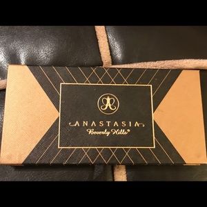 Anastasia Beverly Hills Shadow Couture